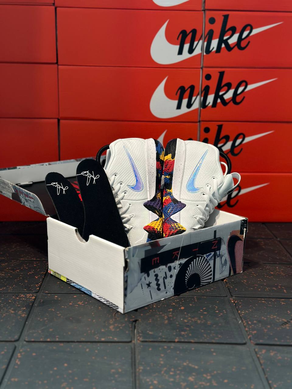 NIKE KYRIE 4 MARCH MADNESS