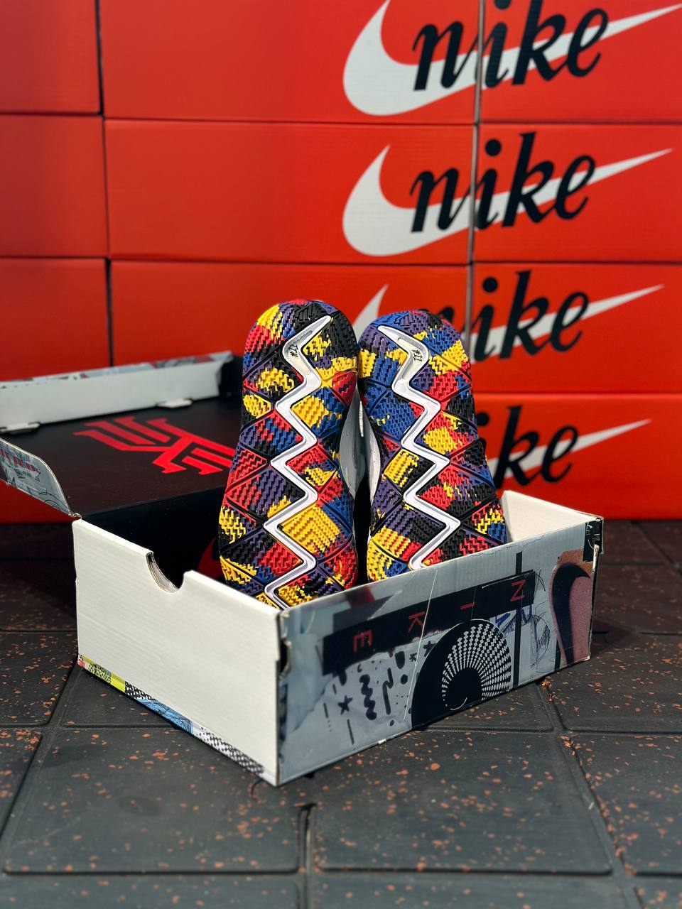 NIKE KYRIE 4 MARCH MADNESS