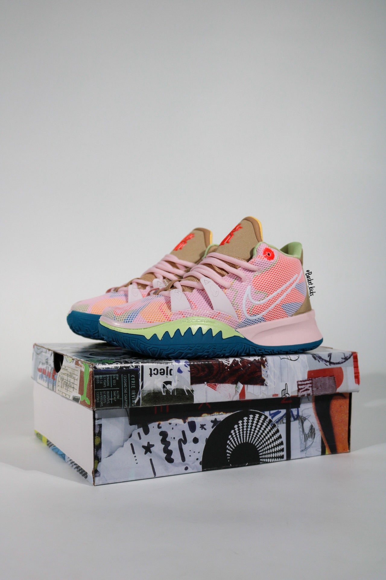 NIKE KYRIE 7 1 WORLD 1 PEOPLE PINK