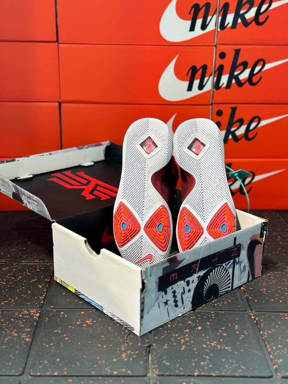 NIKE KYRIE 3 HOT PUNCH