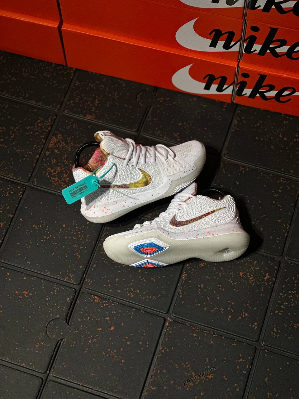 NIKE KYRIE 3 EYBL