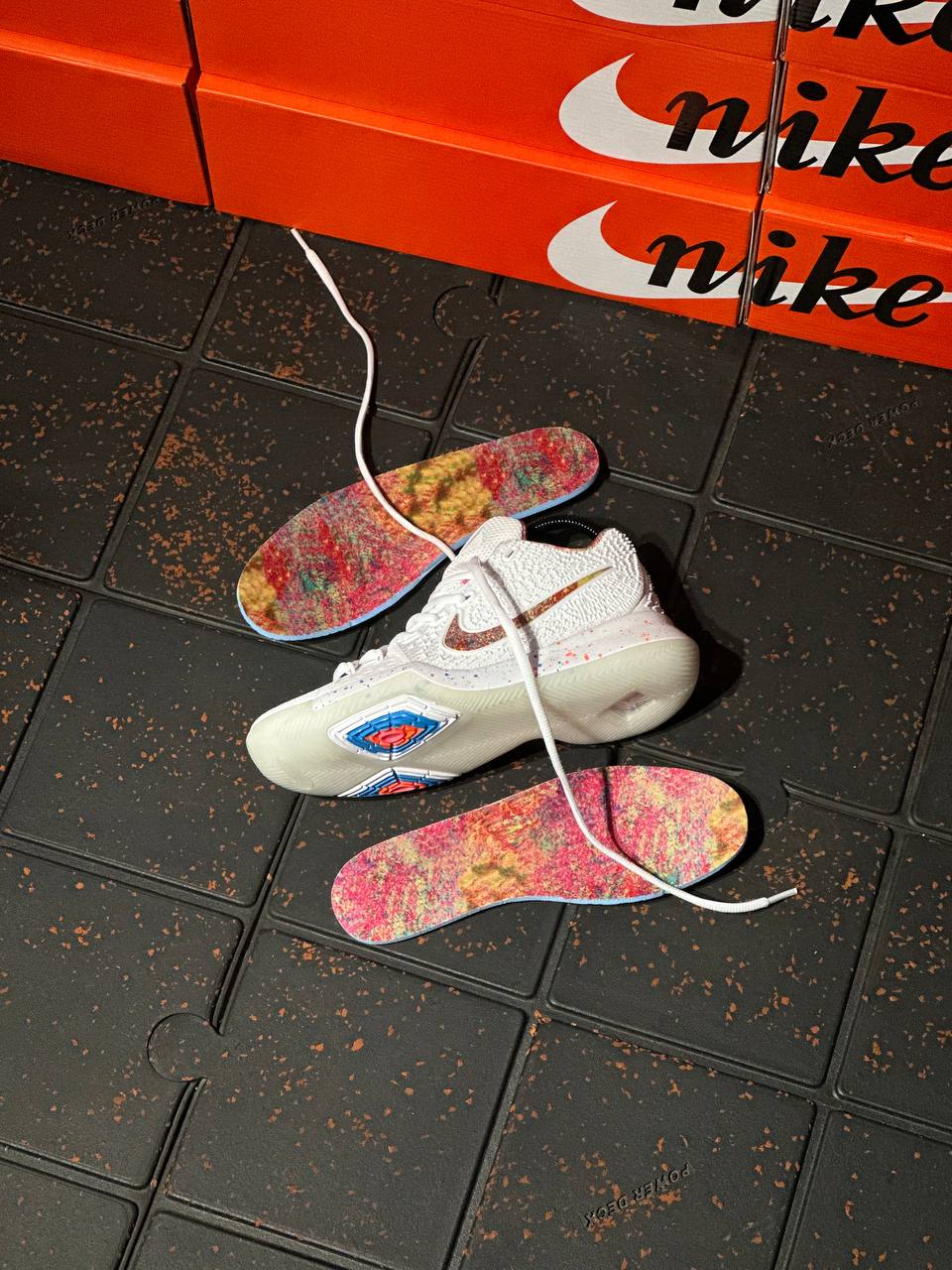 NIKE KYRIE 3 EYBL