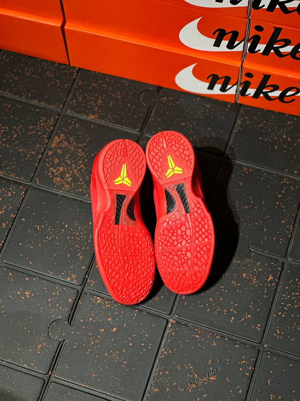 NIKE KOBE 6 REVERSE GRINCH