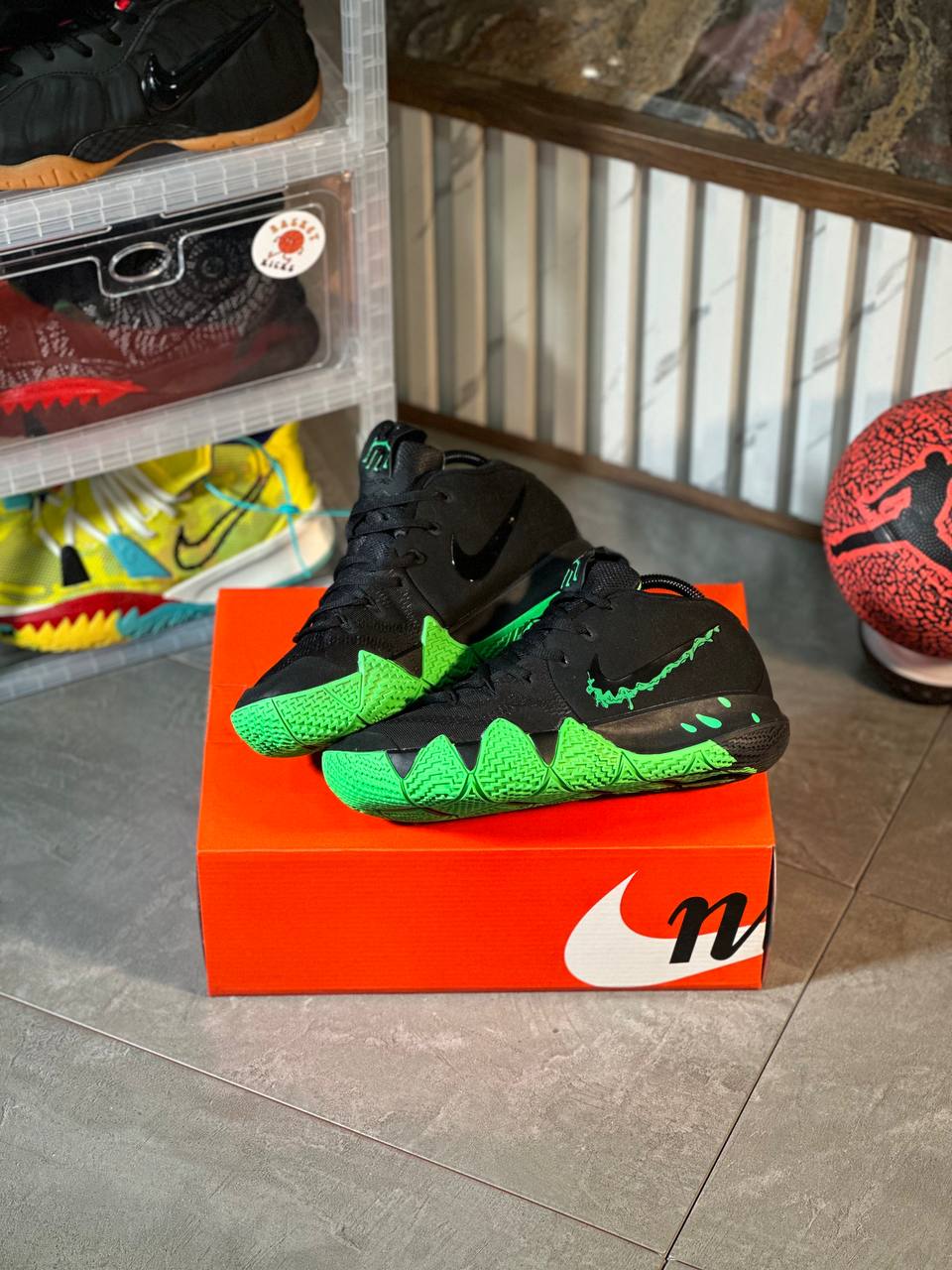 NIKE KYRIE lV HALLOWEEN