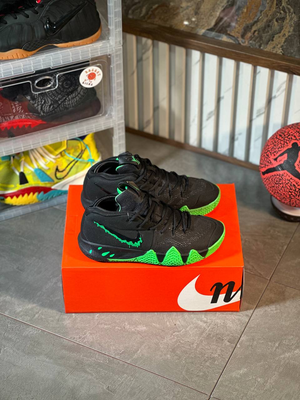 NIKE KYRIE lV HALLOWEEN