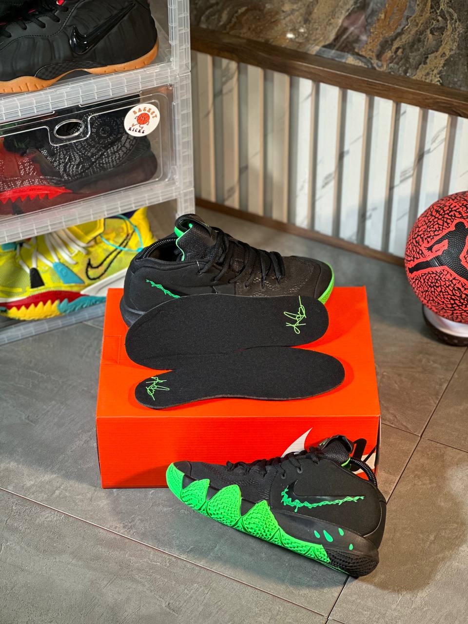 NIKE KYRIE lV HALLOWEEN