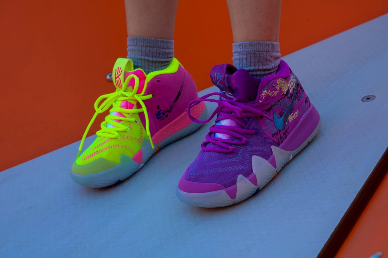 NIKE KYRIE 4 CONFETI