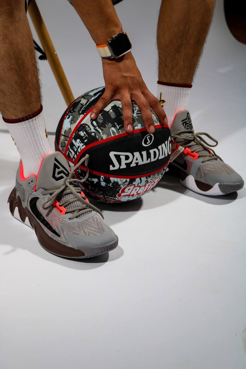 NIKE GIANNIS INMORTALITY