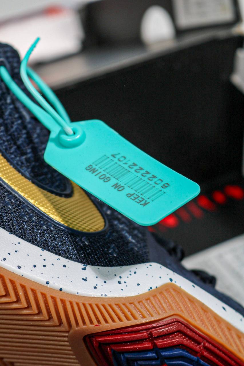 NIKE KYRIE 3