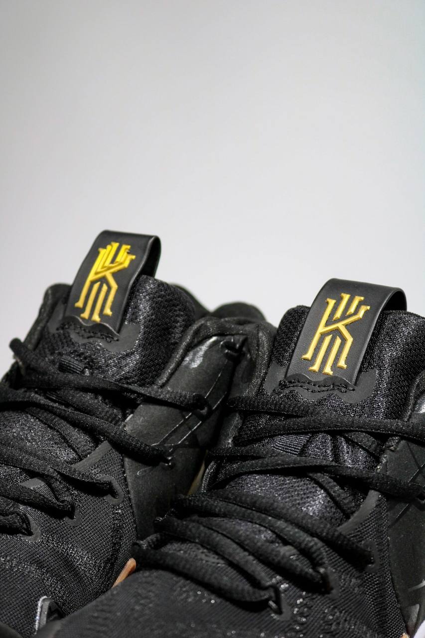 NIKE KYRIE 4