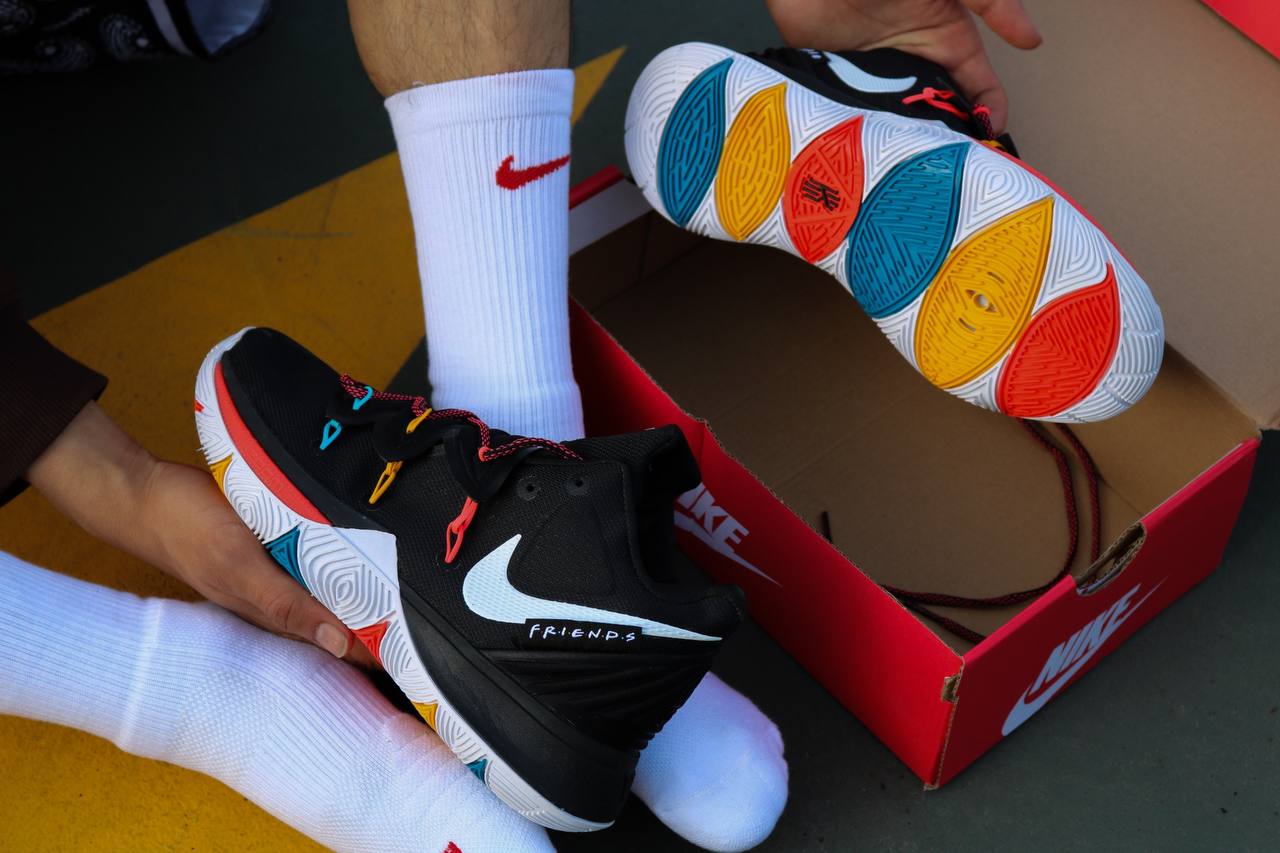 NIKE KYRIE 5 FRIENDS