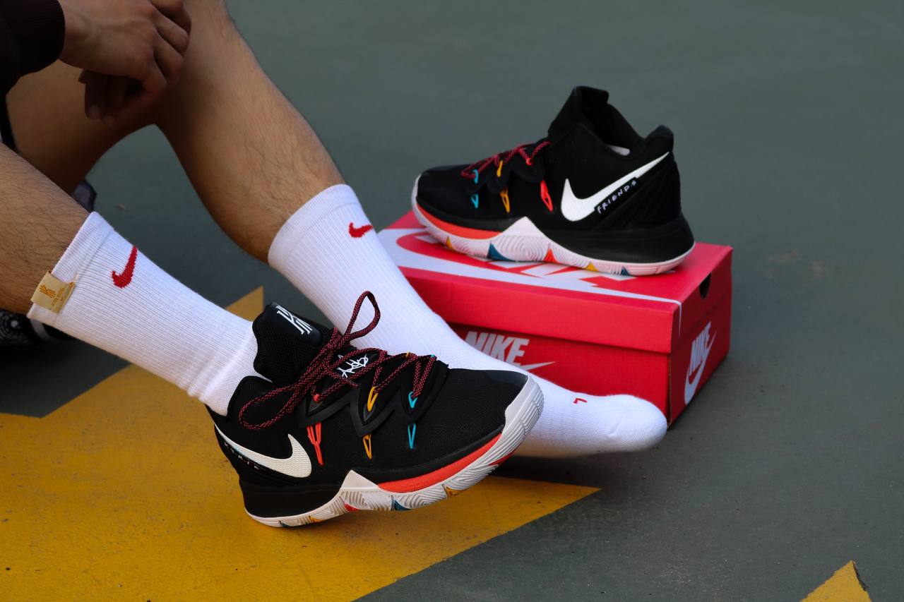 NIKE KYRIE 5 FRIENDS