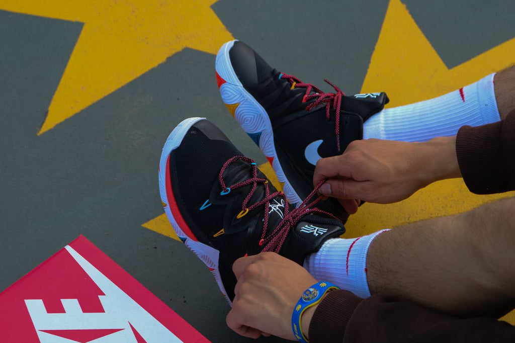 NIKE KYRIE 5 FRIENDS