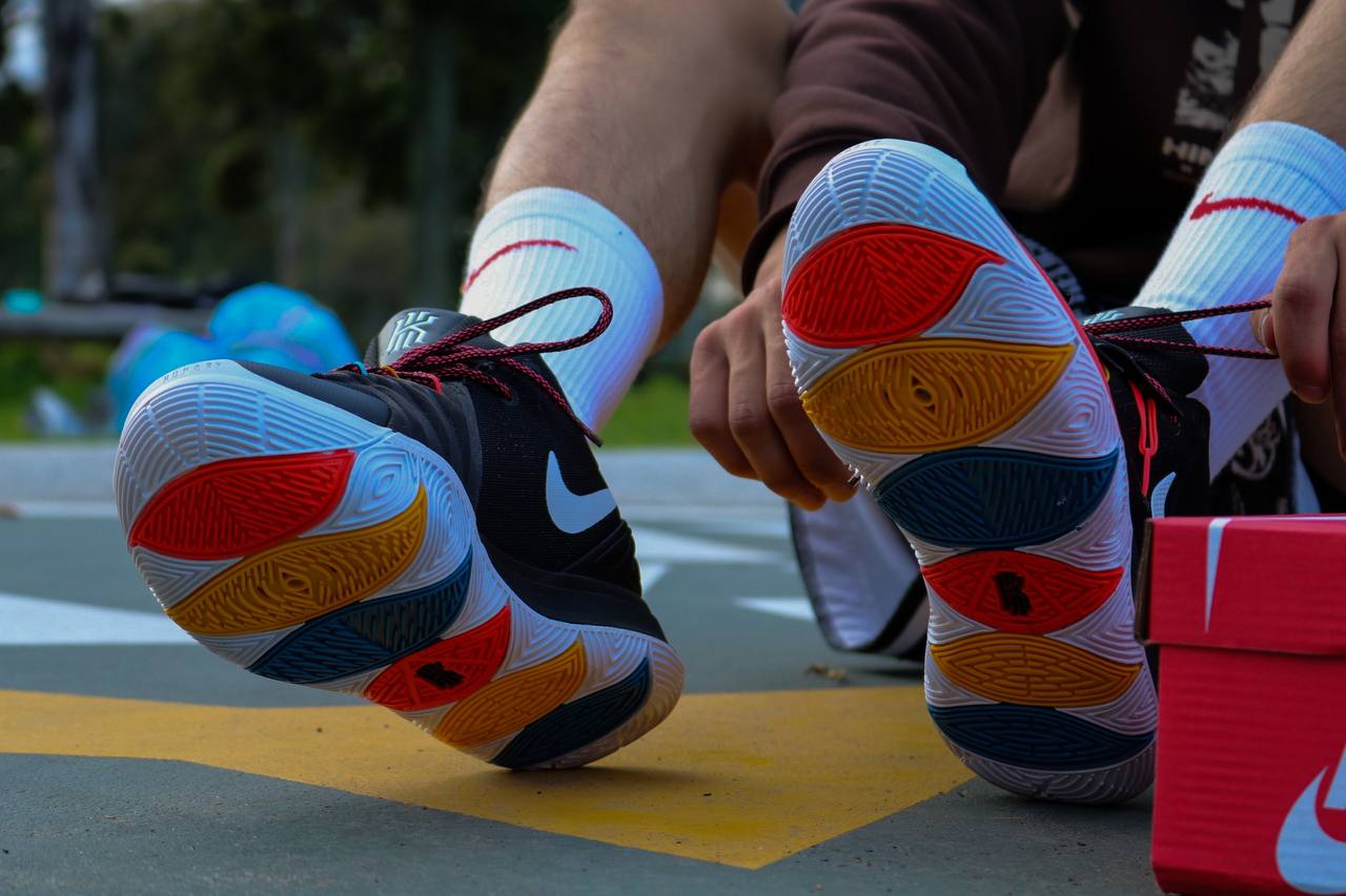 NIKE KYRIE 5 FRIENDS