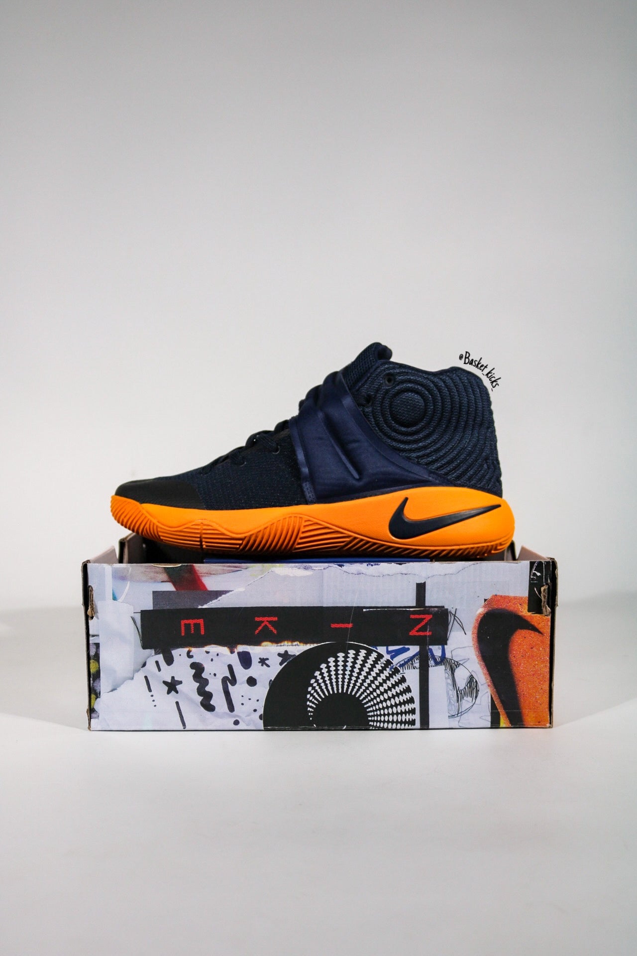 NIKE KYRIE ll CAVS