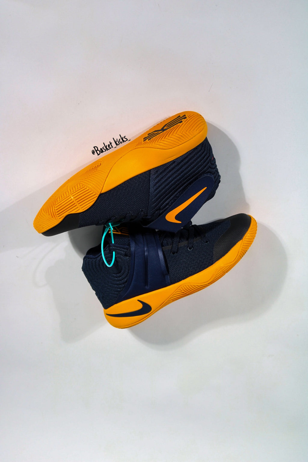 NIKE KYRIE ll CAVS