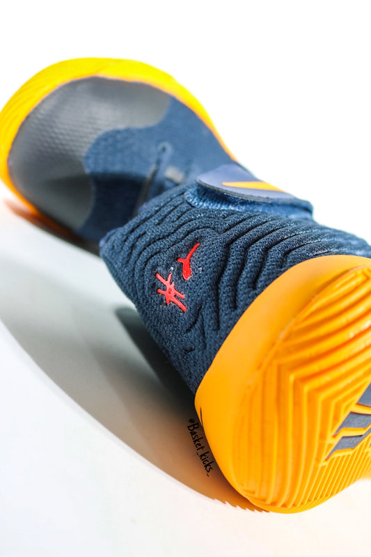 NIKE KYRIE ll CAVS