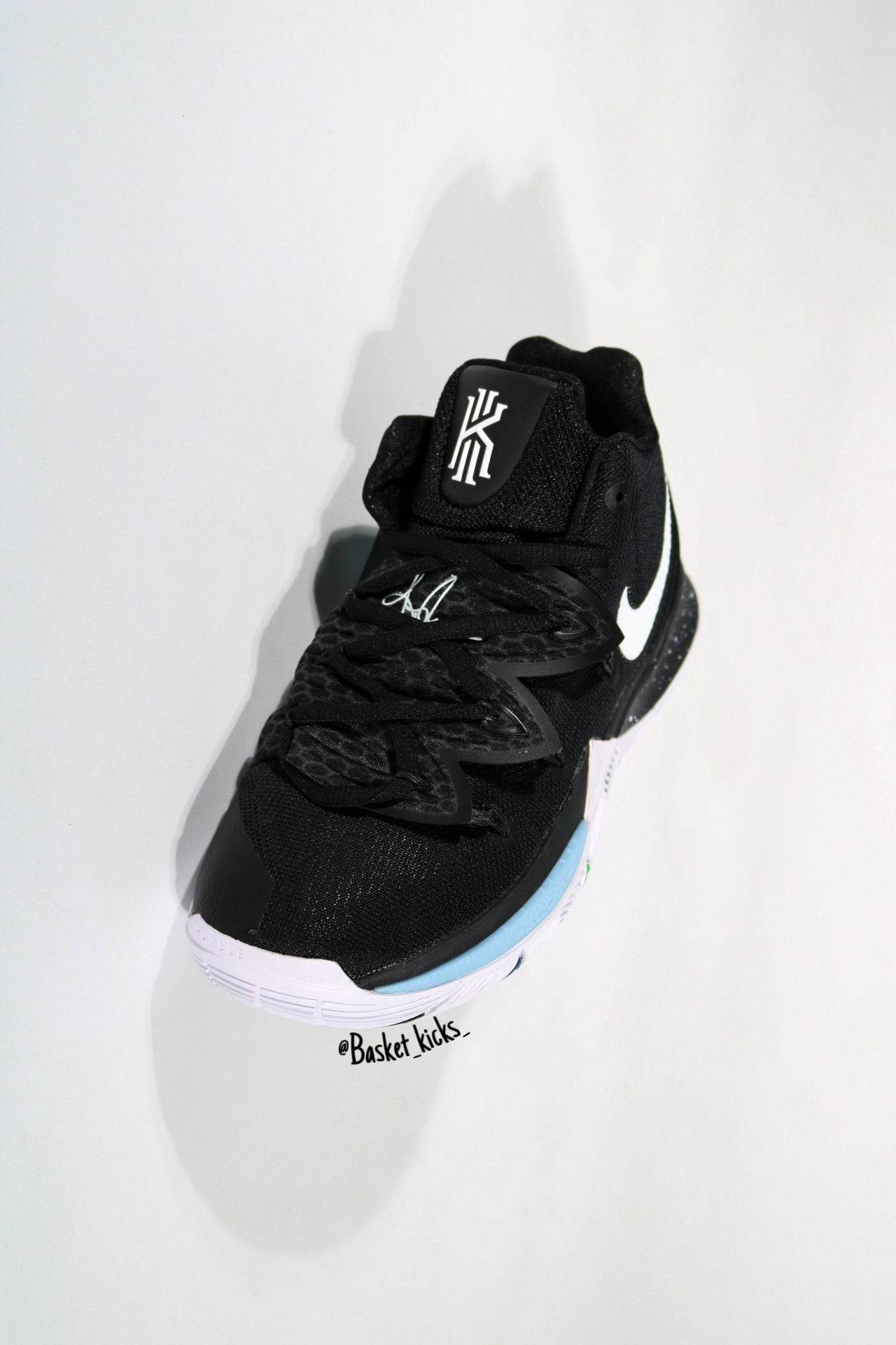 NIKE KYRIE 5 BLACK MAGIC