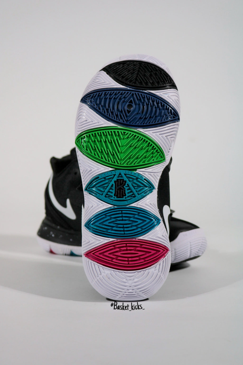 NIKE KYRIE 5 BLACK MAGIC