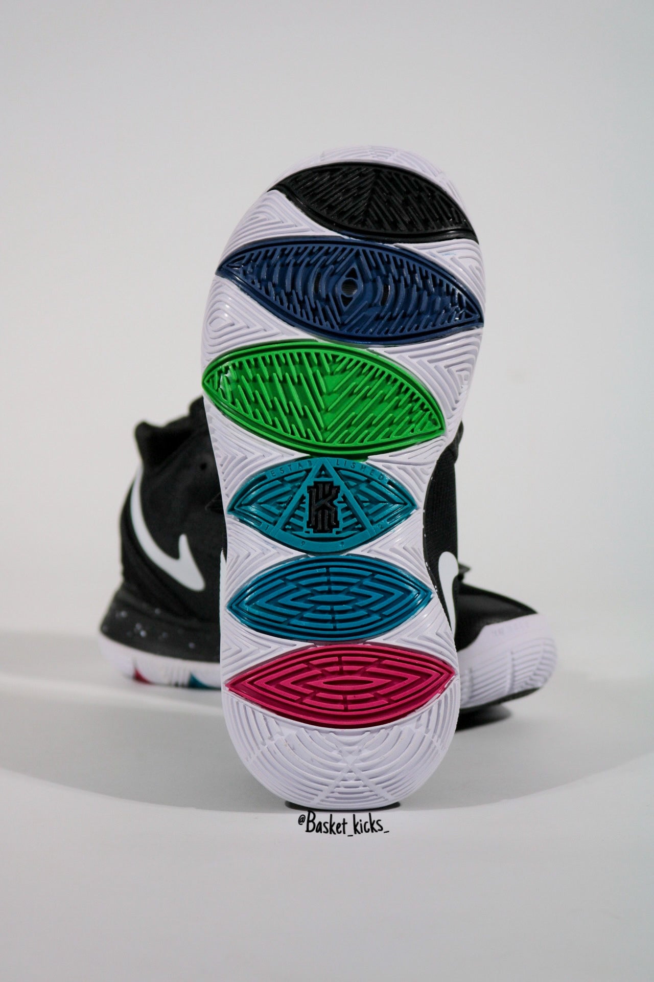 NIKE KYRIE 5 BLACK MAGIC