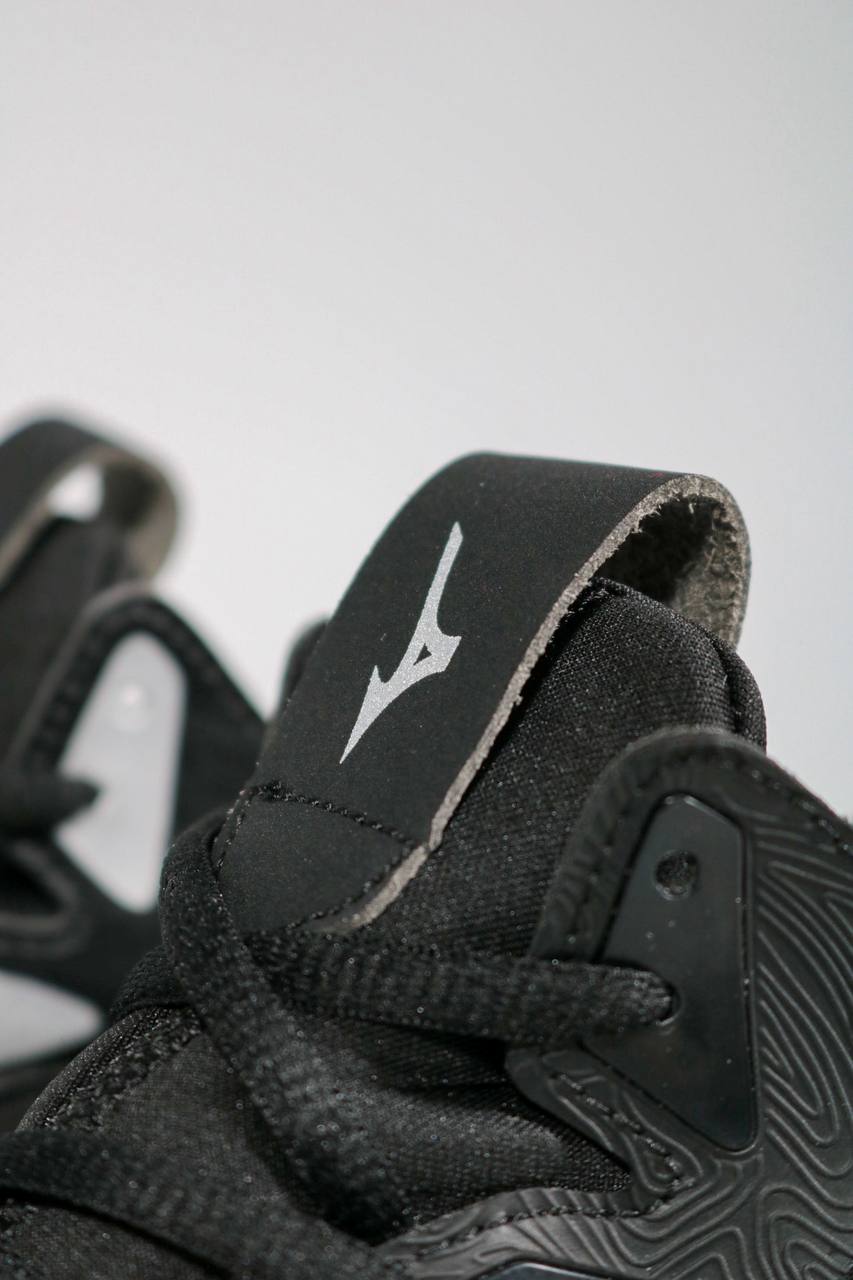 MIZUNO MOMENTUM 3 MIE BLACK