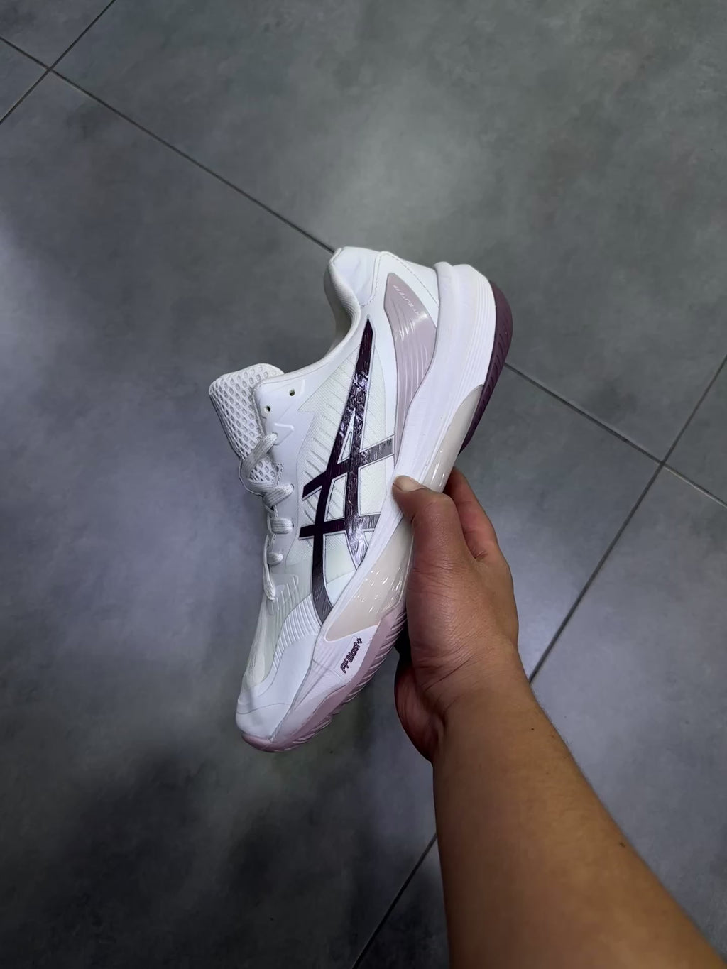 ASICS SKY ELITE FLYTEFOAM 3 LOW. ‘Blanca/Rosa Pálido’