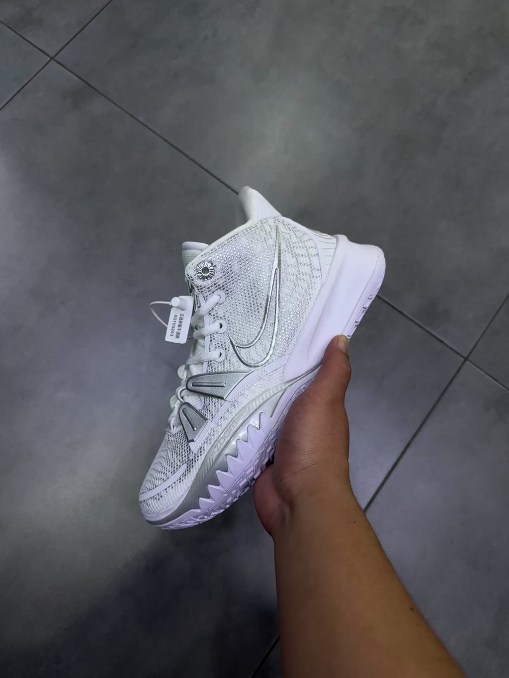 NIKE KYRIE 7 ‘Blanco Plata’